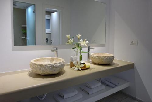 a bathroom with two sinks and a mirror at AC Village Christoulis in Mýkonos City