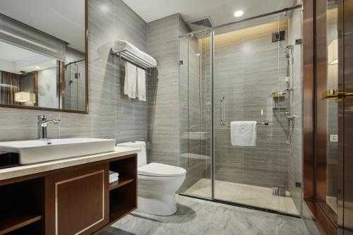 Ένα μπάνιο στο Rose Garden International Hotel