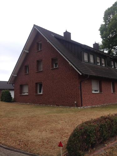 a red brick house with a black roof at Stapper's Landgasthaus Ferienwohnung in Ibbenbüren
