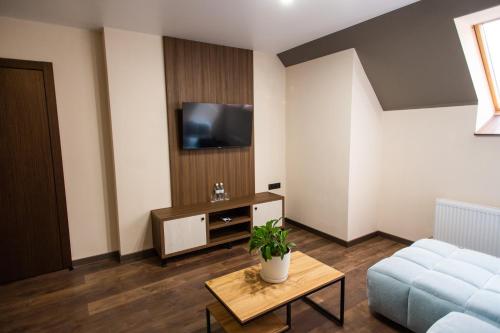 TV a/nebo společenská místnost v ubytování Prime Hotel