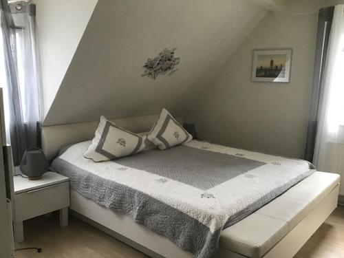 Postel nebo postele na pokoji v ubytování Chambres d hôte Clos du Noyer