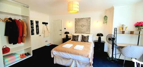 Rose Homestay Brighton - Free parking Ensuite studio room near Brighton Uni photo 1
