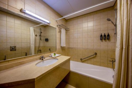 Salle de bains dans l'établissement TIME Ruby Hotel Apartment