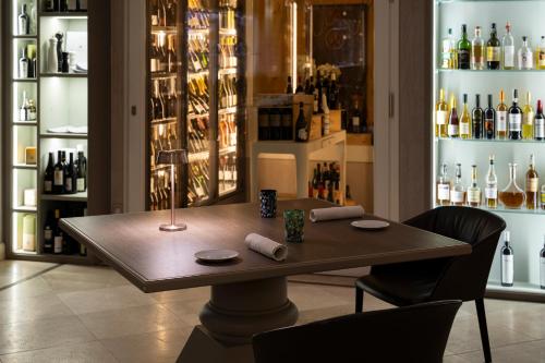 a table in a room with bottles of wine at Villa Lattanzi in Marina Palmense