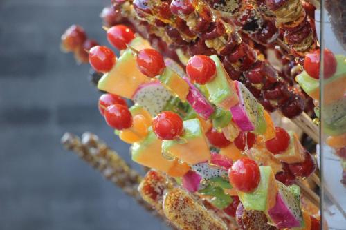 a close up of a bunch of fruit on a stick at Nost algia Hotel Beijing Tiananmen Square & Qianmen Subway St ation 时光漫步酒店 北京天安门广场前门地铁站店 Free laundry service in Beijing