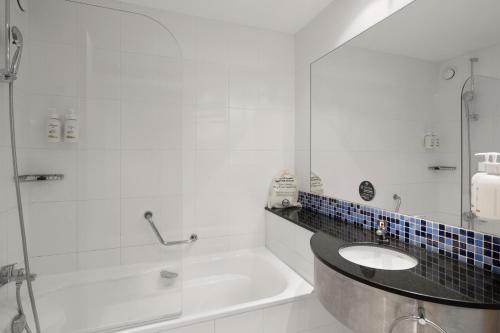 Koupelna v ubytování B&B HOTEL Girona 3