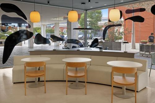 a restaurant with two tables and two chairs at B&B HOTEL Girona 3 in Salt