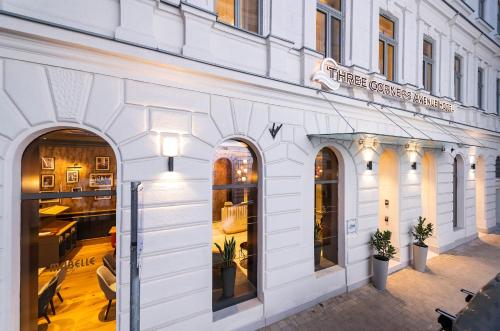 Three Corners Avenue Hotel