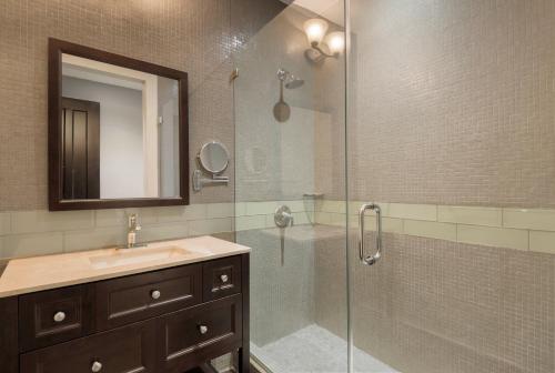 a bathroom with a shower and a sink and a mirror at Decanter Hotel in San Juan