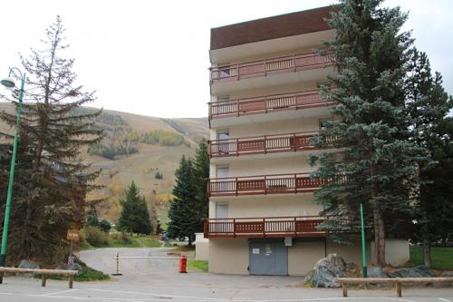 a tall building with balconies on the side of it at Studio de 32 m2 pour 3 personnes pied des pistes in Les Deux Alpes