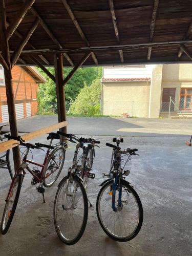 a group of bikes parked in a parking lot at Leopold's Apartments mit Garten und Vesteblick Mitten in Coburg in Coburg