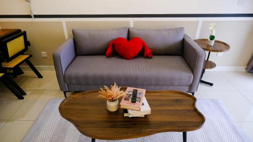 Χώρος καθιστικού στο Continew Residence Cozy Suite by GUESTONIC