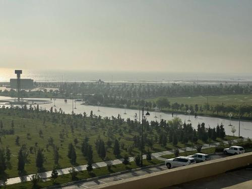 a view of a river with cars on a highway at 2 комнатная квартира in Sumqayyt