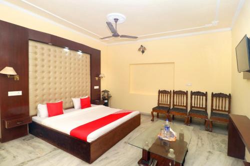 a hotel room with a bed and a tv at Hotel O Simran in Chandīgarh