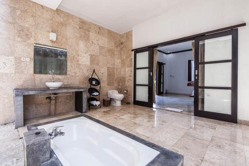 Bilik mandi di Bali Merita Villa
