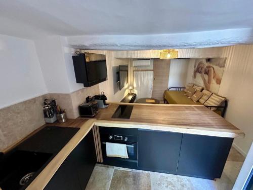  Il dispose d'une cuisine et d'un salon. dans l'établissement CALANQUE DE MORGIOU, à Cassis