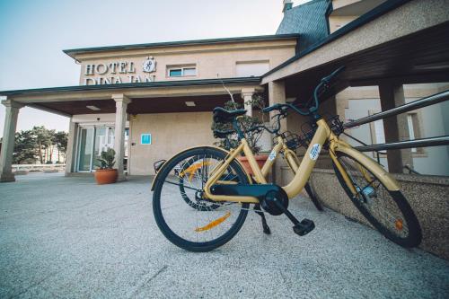 a bike parked in front of a building at Hotel Dinajan in Villanueva de Arosa