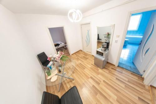 a living room with a glass table with flowers on it at Complex Omnia - Apartamente Husi in Huşi