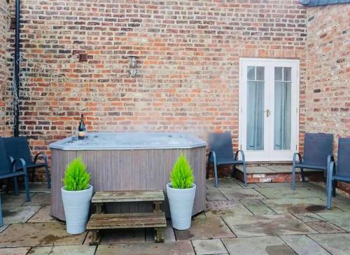 Barn near york with hot tub photo 6