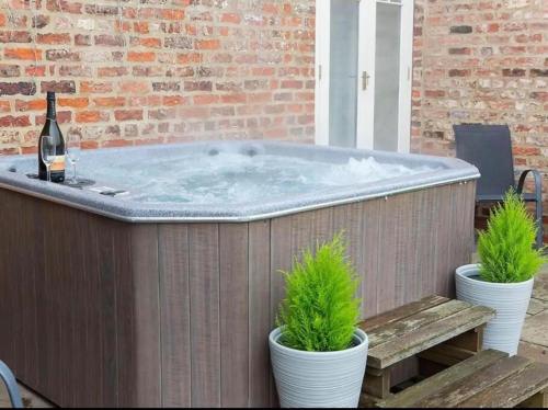 Barn near york with hot tub photo 11