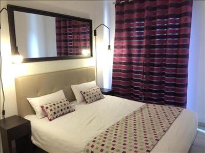 Katil atau katil-katil dalam bilik di Nemea Appart Hotel Green Side Biot Sophia Antipolis