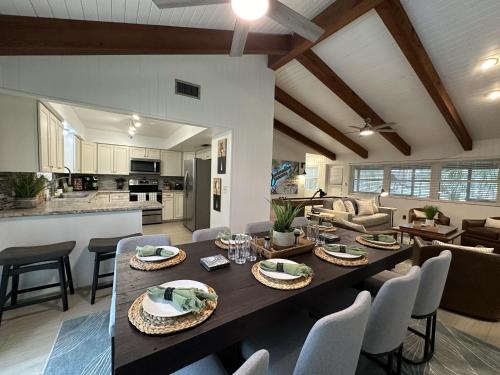 a dining room and living room with a table and chairs at Dunnellon Dreams home in Dunnellon