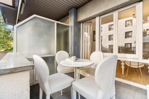 Big Central Barcelona Flat - 4BR for 7