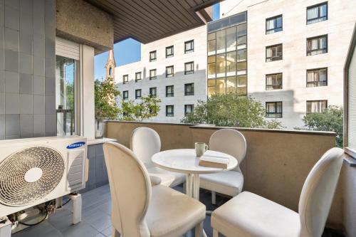 Big Central Barcelona Flat - 4BR for 7