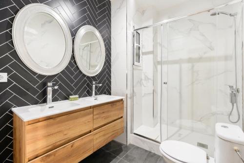 Big Central Barcelona Flat - 4BR for 7