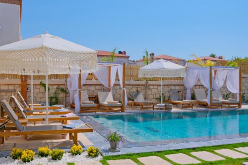 Bazén v ubytování Zaena Hotel Alaçatı nebo v jeho okolí