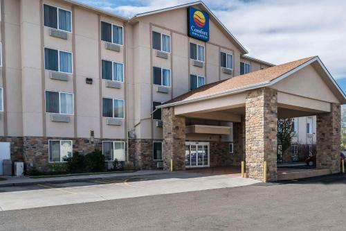 a hotel building with a parking lot in front of it at Comfort Inn & Suites Walla Walla in Walla Walla