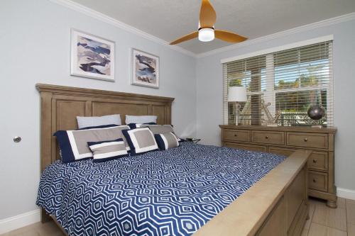 En eller flere senge i et værelse på Clearwater Beach Suites #103