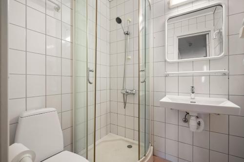 a bathroom with a shower and a toilet and a sink at BUDGETEL- Kong Oscarsgate 44 in Bergen