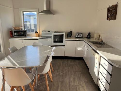 Dapur atau dapur kecil di Mays Place at Cape Woolamai