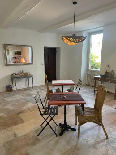 Posezení v ubytování Maison d'hôtes la Doma Venterol chambres & SPA