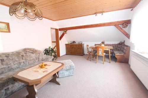 Posezení v ubytování Ferienwohnung Inselsbergblick