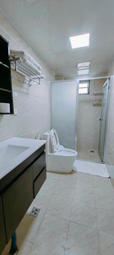 Ένα μπάνιο στο Ocean Breeze Apartment Hotel