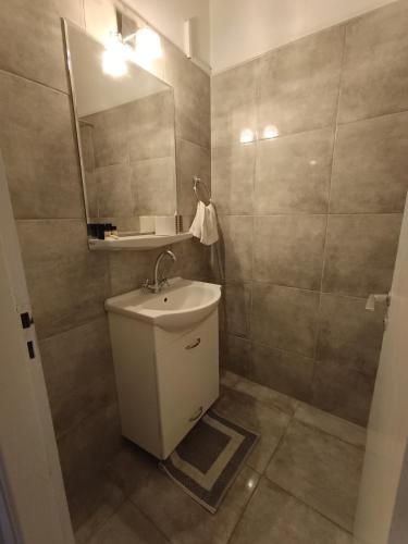 a bathroom with a sink and a mirror at Villa Constantina Apartments in Liyiá