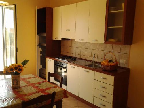 A kitchen or kitchenette at Appartamento Sergio