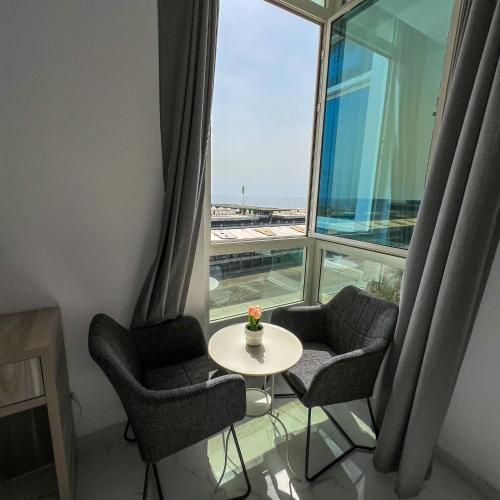 a room with a table and chairs and a window at The Red Sea Apartment شقة البحر الأحمر in Jeddah