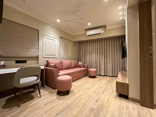 Posezení v ubytování Rudraya Homes - Cozy Premium Serviced Apartments Khar - next to Bandra