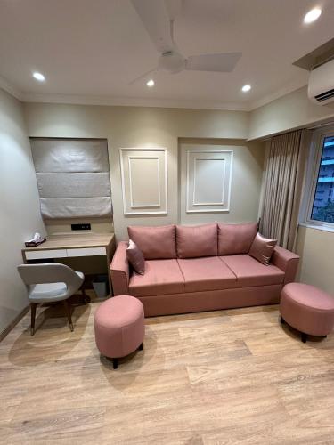 Posezení v ubytování Rudraya Homes - Cozy Premium Serviced Apartments Khar - next to Bandra