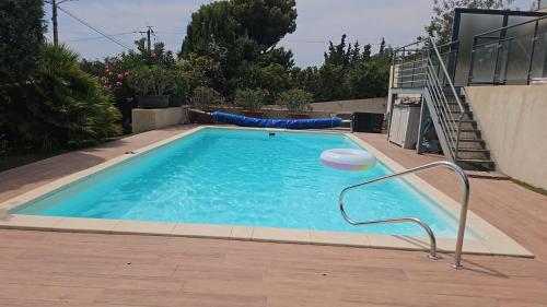 Πισίνα στο ή κοντά στο Petit Paradis à Bandol t4 piscine clim Parking Fibre Coffre-fort