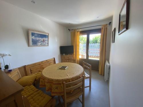 Appartement 5 pers, centre Cernix, piste & commerces, animaux admis, parking, balcon - FR-1-733-148