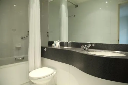 Holiday Inn Cardiff City Centre by IHG photo 6