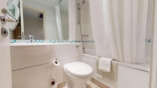 Holiday Inn Cardiff City Centre by IHG photo 8