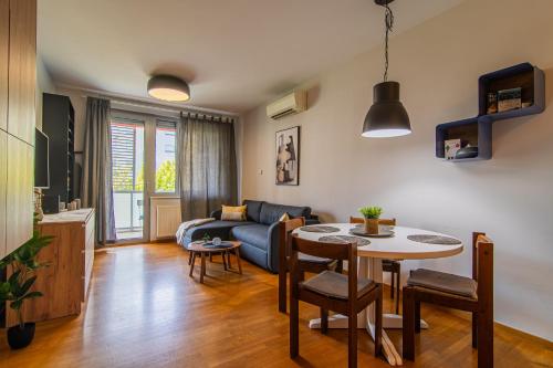 Flexible SelfCheckIns 92 - Zagreb - Parking - Loggia - Bedroom