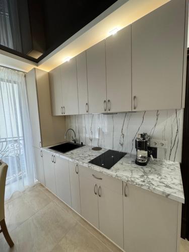Una cocina o zona de cocina en Guest Apart Polyana