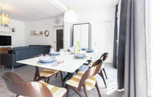 Pet Friendly Apartment In Torrevieja