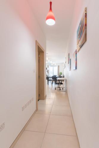 Fotografie z fotogalerie ubytování 2 Bedroom in Central St Julians Prime Location in Paceville APT 3 by Vaganza v destinaci St Julian's
